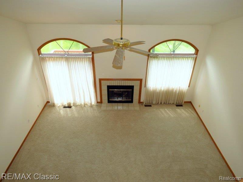 962 Ridge Court, Unit 139 Brighton, MI 48116 - Photo 11 of 24 Great Room