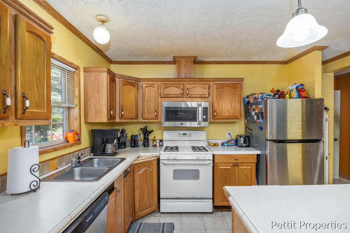 2481 Bauer Road Jenison, MI 49428 - Photo 6 of 30 2481-Bauer_006
