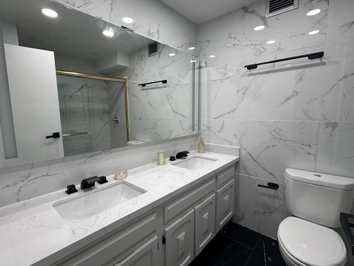 20 North Tower Road, Unit 4F Oak Brook, IL 60523 - Photo 14 of 23 Gallery Image 14