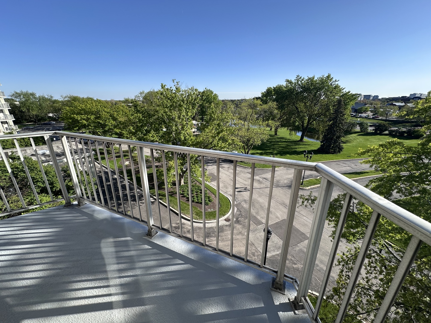 20 North Tower Road, Unit 4F Oak Brook, IL 60523 - Photo 16 of 23 Gallery Image 16