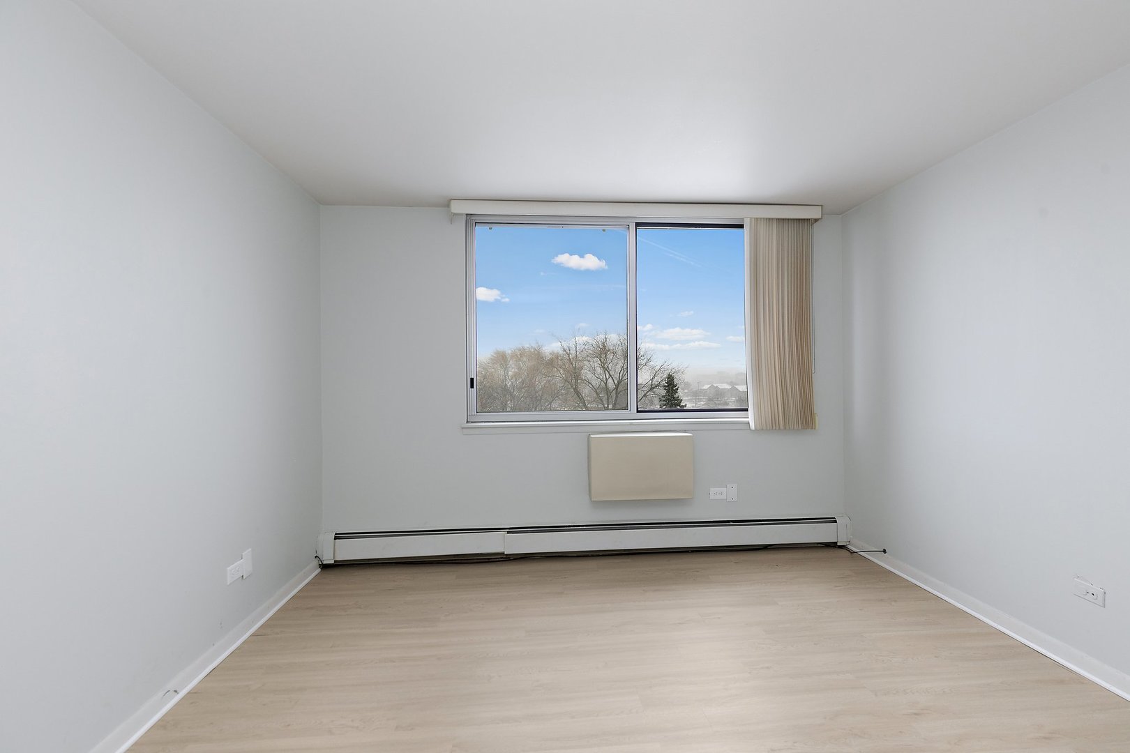 20 North Tower Road, Unit 4F Oak Brook, IL 60523 - Photo 9 of 23 Gallery Image 9