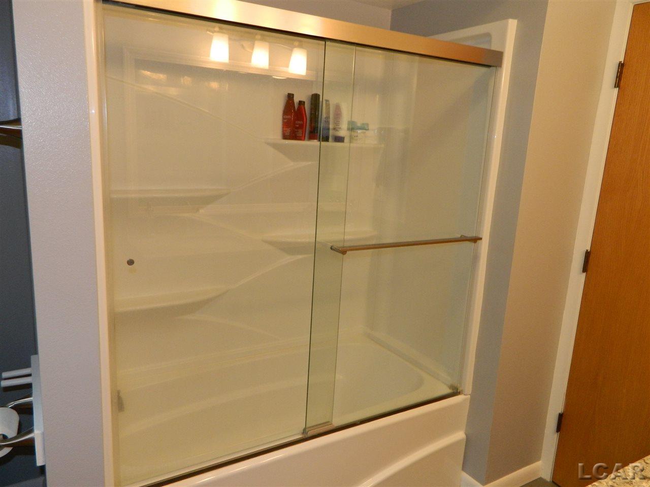 2689 West Russell Road Tecumseh, MI 49286 - Photo 15 of 28 Shower/Bathtub combo