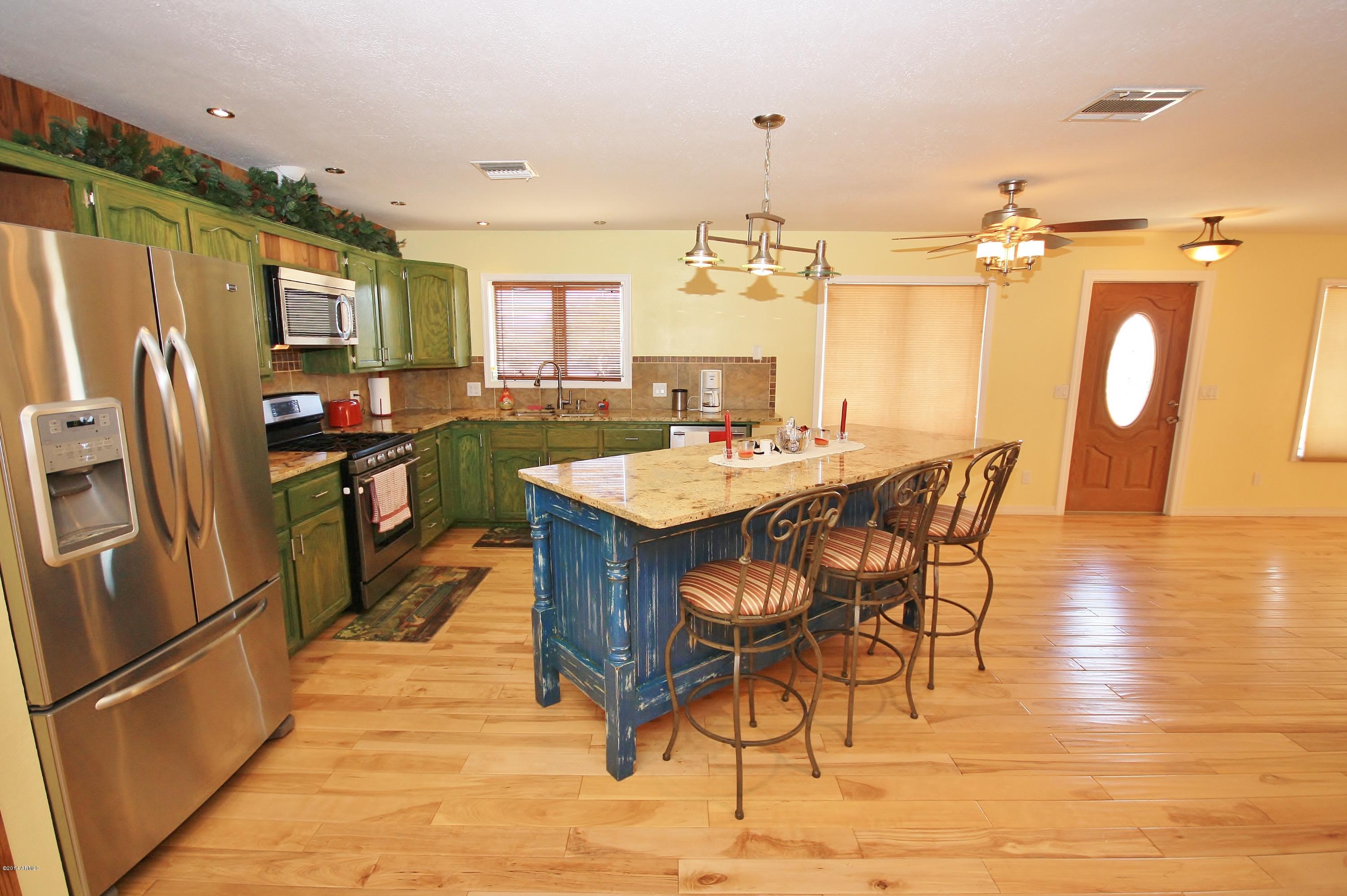4510 North Tomahawk Road Apache Junction, AZ 85119 - Photo 8 of 32 UPGRADED KITCHEN