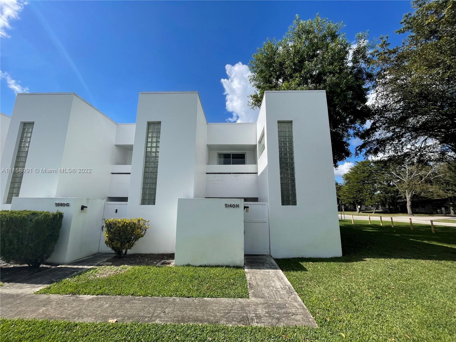 5140 Elmhurst Road, Unit H West Palm Beach, FL 33417 - Photo 1 of 15 a view of a back yard of the house