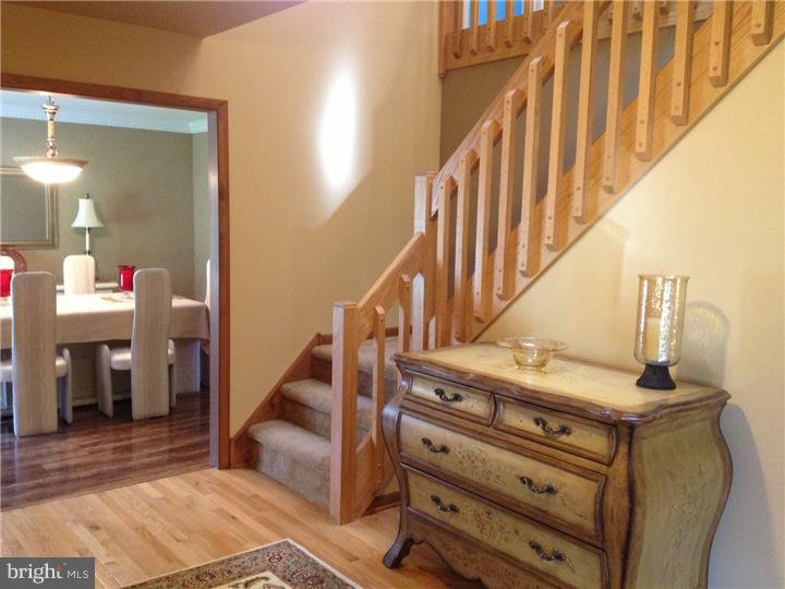 3371 Manor Road Huntingdon Valley, PA 19006 - Photo 3 of 19 Foyer