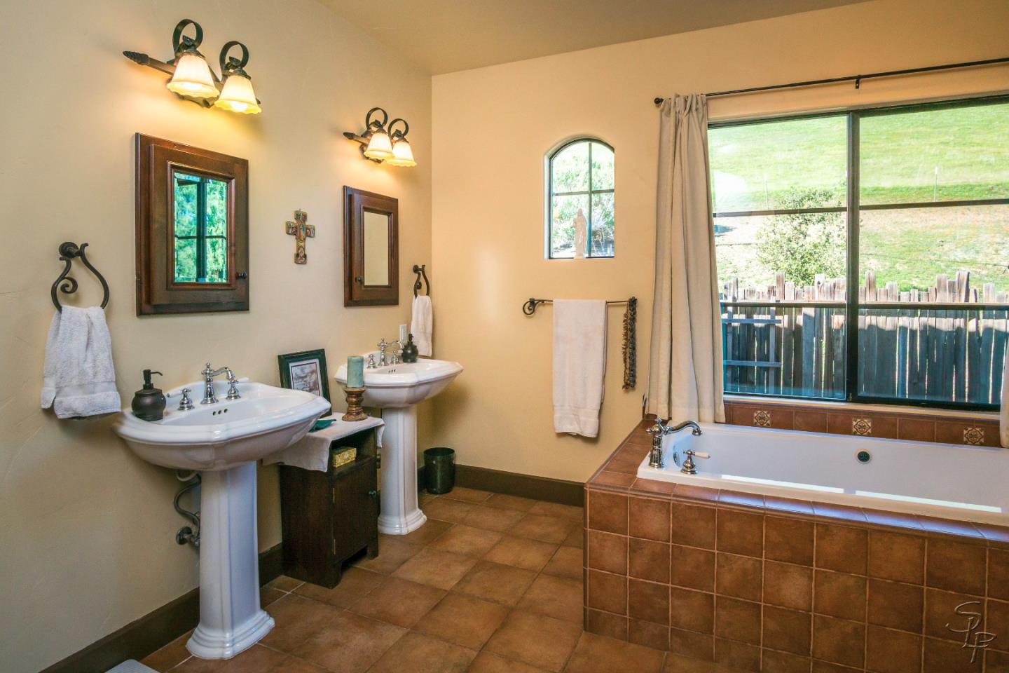 1285 Riverside Road Hollister, CA 95023 - Photo 12 of 15 Gallery Image 12