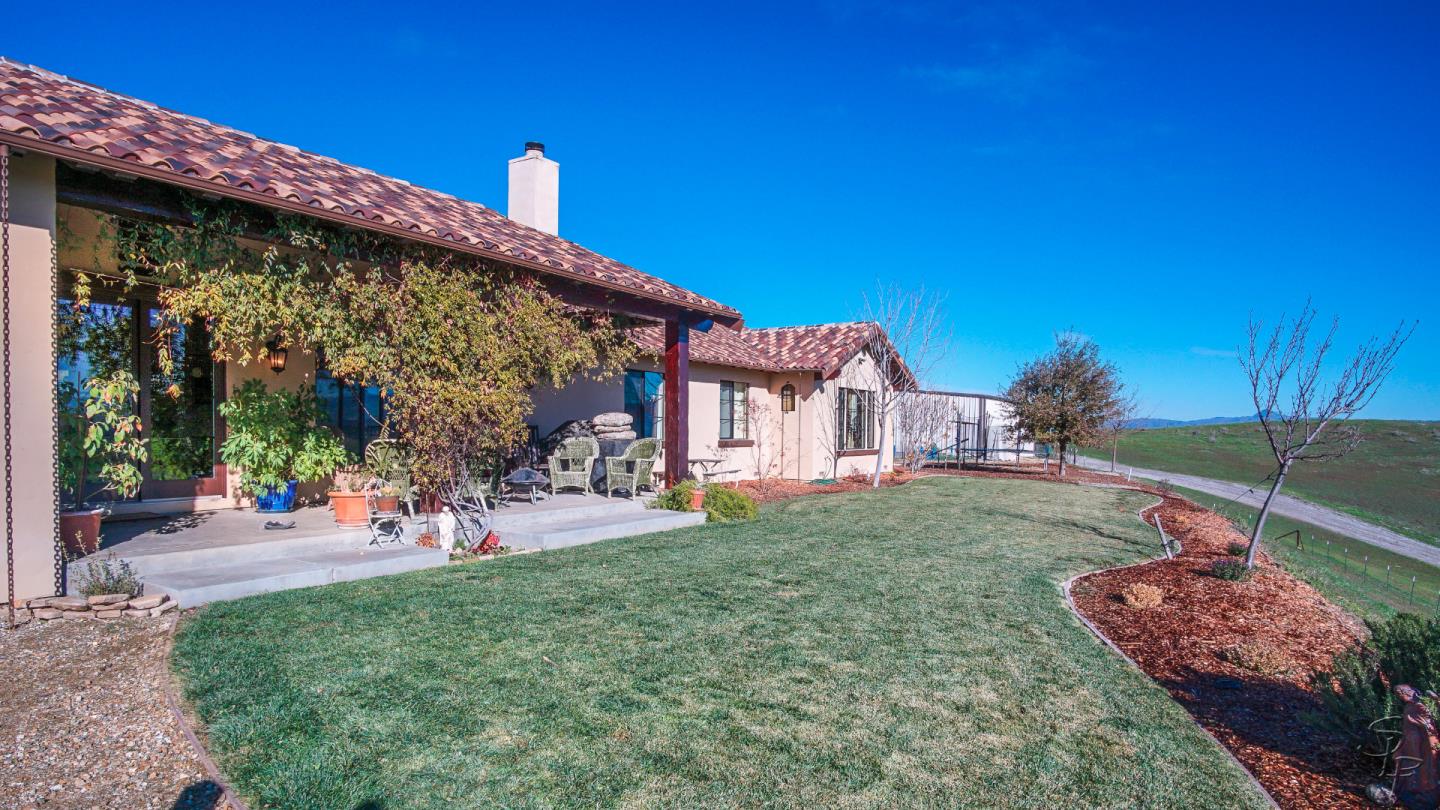 1285 Riverside Road Hollister, CA 95023 - Photo 4 of 15 Gallery Image 4