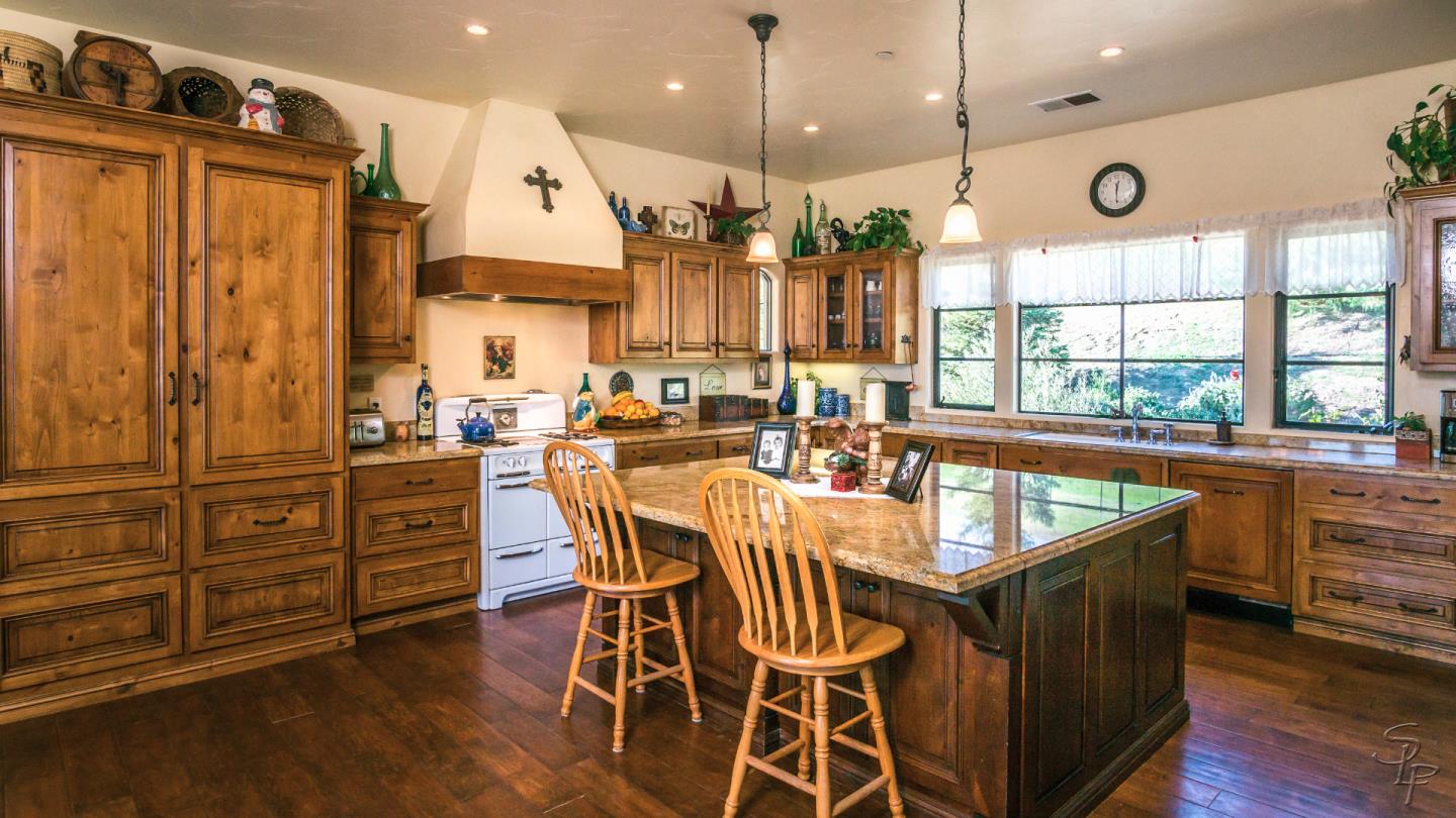 1285 Riverside Road Hollister, CA 95023 - Photo 6 of 15 Gallery Image 6