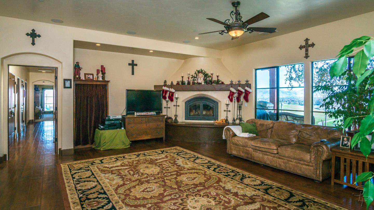 1285 Riverside Road Hollister, CA 95023 - Photo 8 of 15 Gallery Image 8