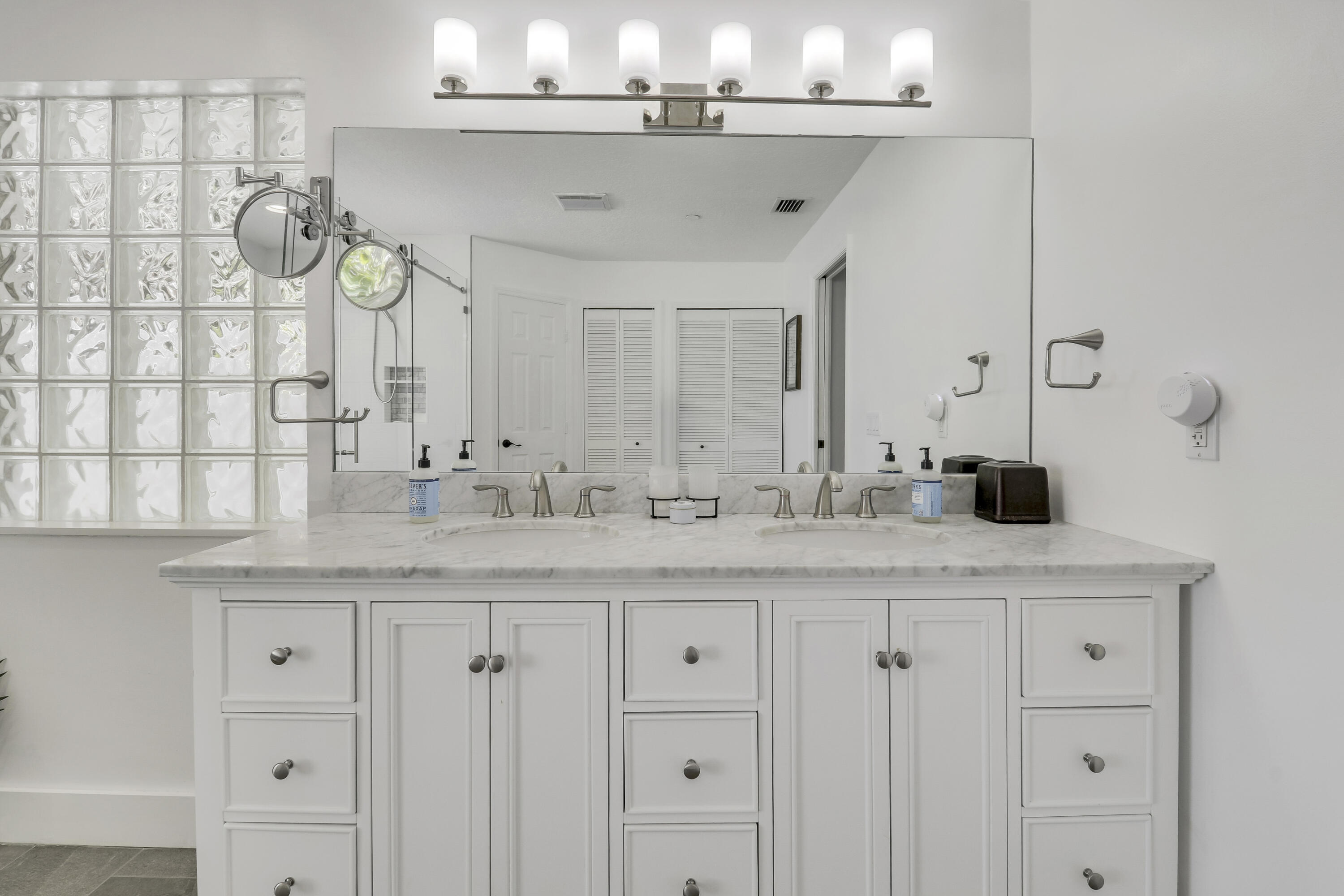 550 Southeast Ashley Oaks Way Stuart, FL 34997 - Photo 31 of 62 Primary Bathroom