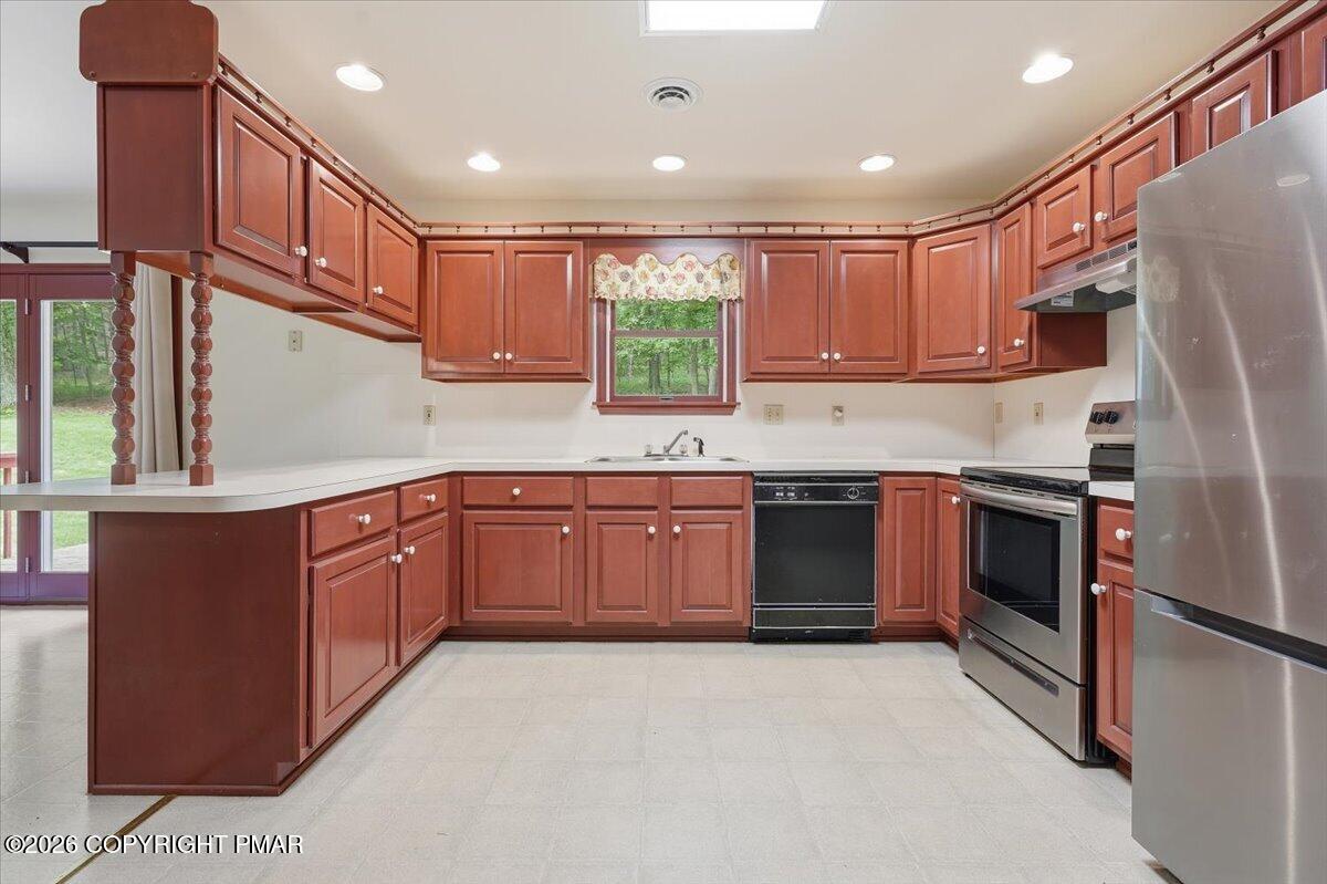 209 Foothill Boulevard Effort, PA 18330 - Photo 28 of 61 Kitchen 2