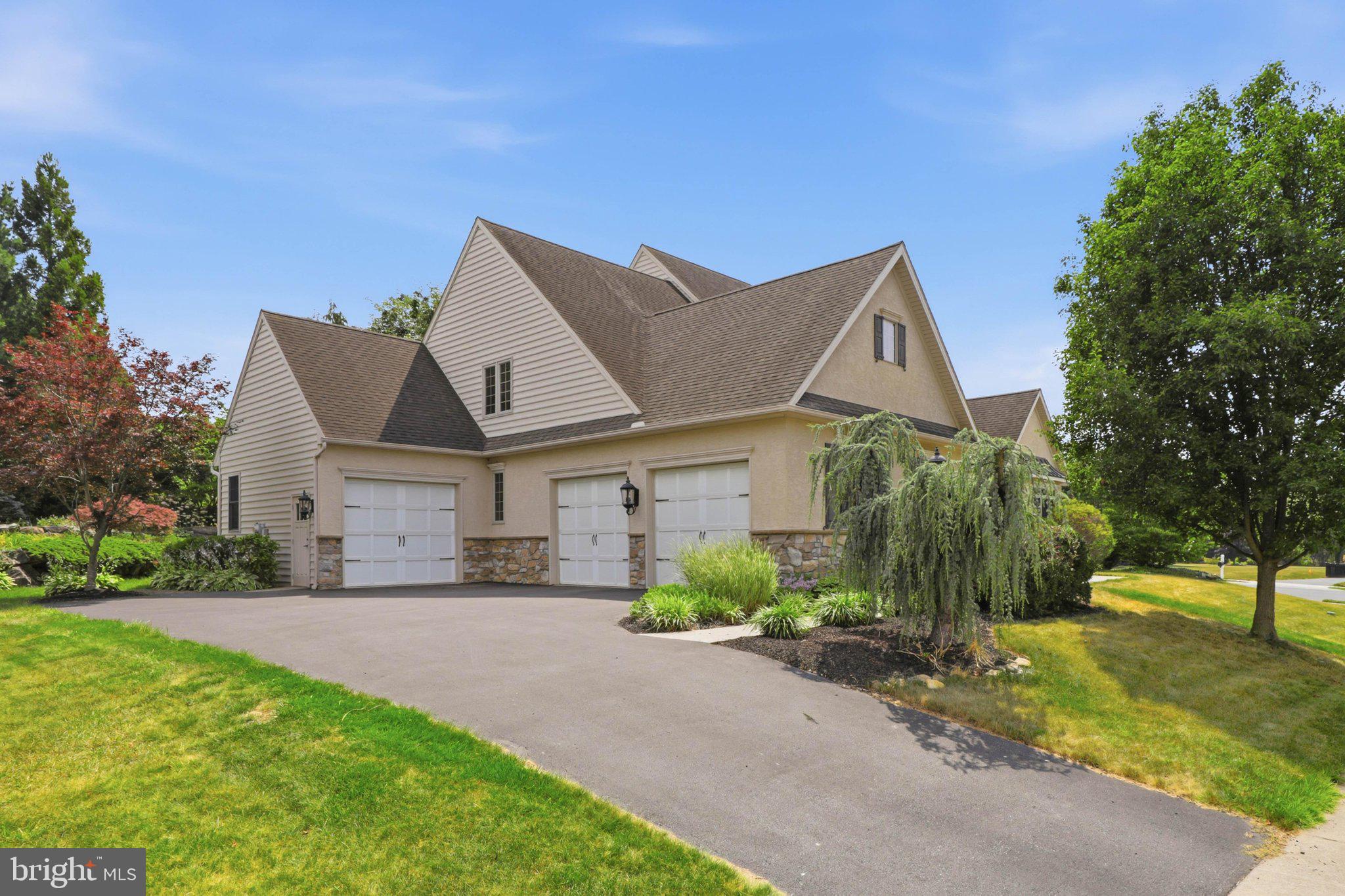 340 Royal Hunt Way Lititz, PA 17543 - Photo 4 of 65 3 Car-Garage