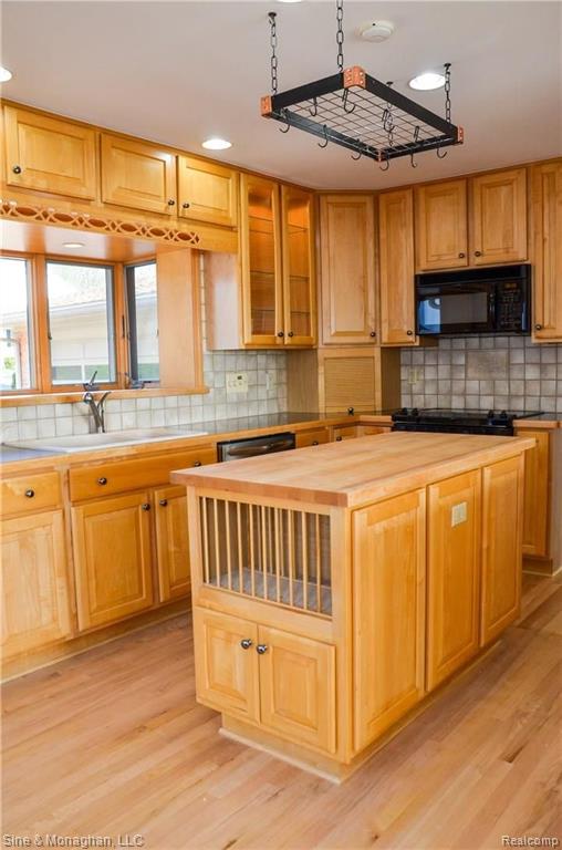 620 North Riverside Avenue St. Clair, MI 48079 - Photo 25 of 53