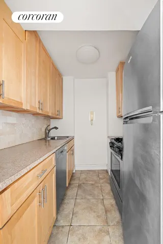 $449,000 | 201 East 66th Street, Unit 7J | Lenox Hill