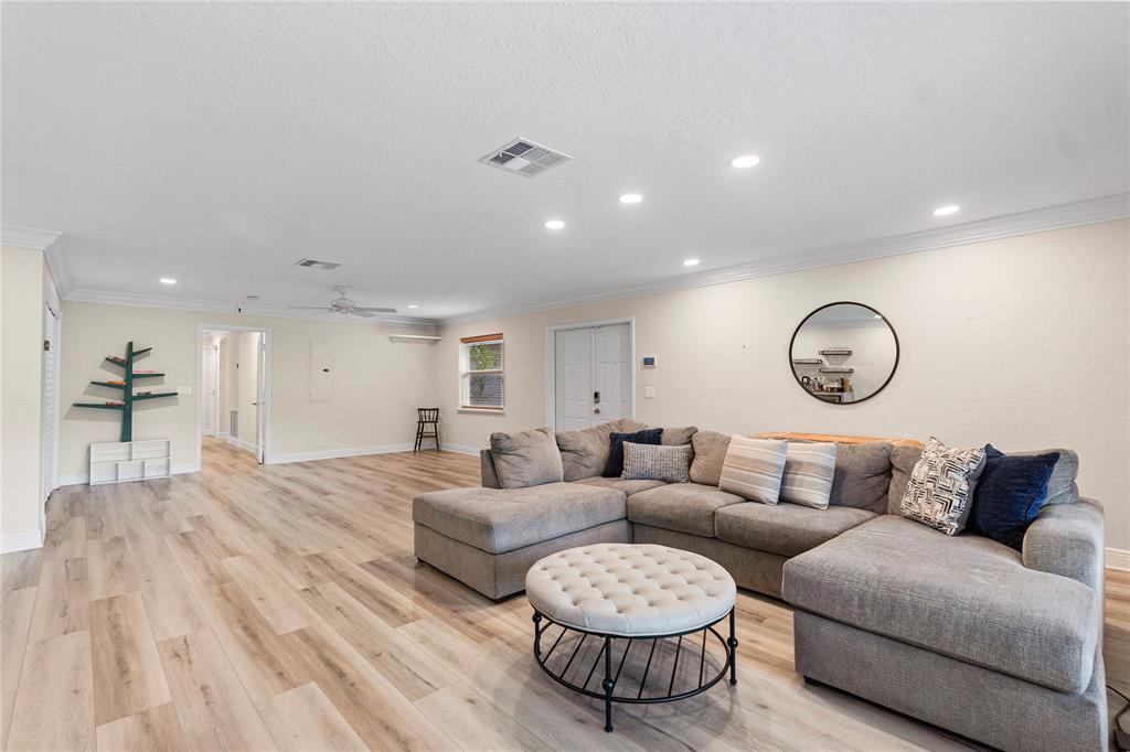 11391 Sundance Lane Boca Raton, FL 33428 - Photo 33 of 58 a living room with furniture