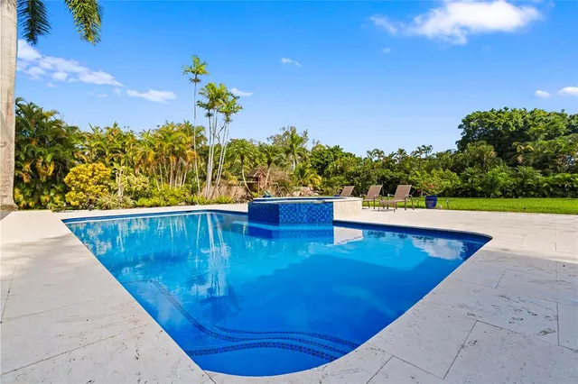 a view of a house with backyard and porch