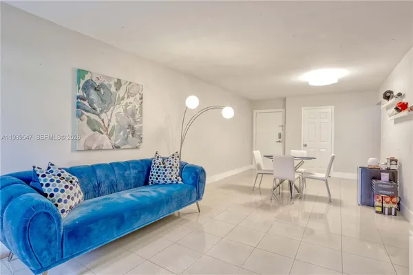 $2,100 | 9170 Fontainebleau Boulevard, Unit 203, Miami, FL 33172