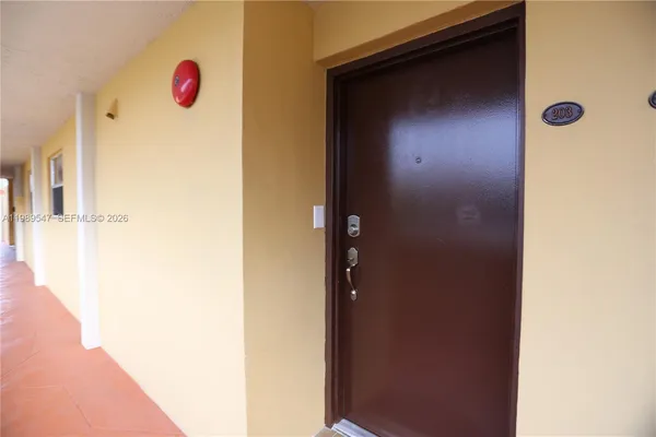 $2,100 | 9170 Fontainebleau Boulevard, Unit 203, Miami, FL 33172