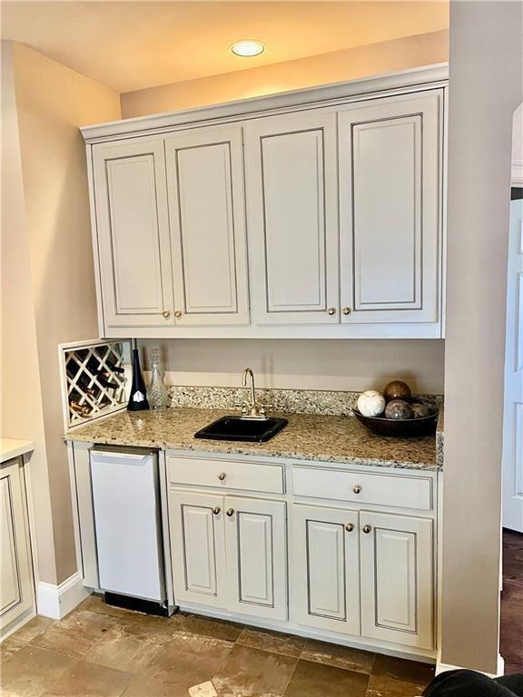 2502 Oak Hill Overlook Duluth, GA 30097 - Photo 10 of 34 a kitchen with granite countertop white cabinets and sink
