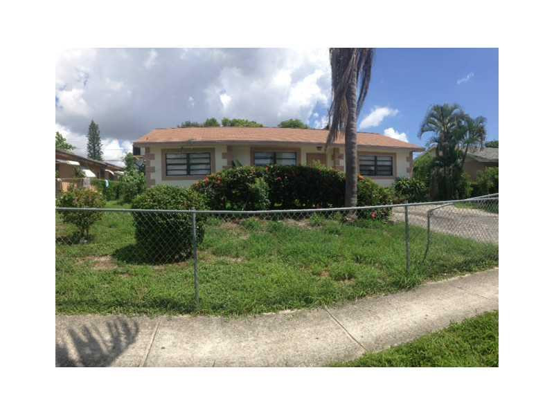 201 Miner Road Boynton Beach, FL 33435 - Photo 3 of 5 Exterior Front