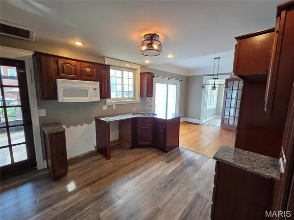 $159,000 | 239 West Elm Street, Alton, IL 62002