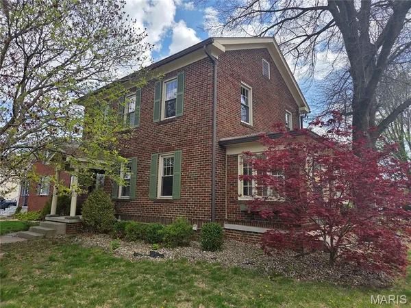 $159,000 | 239 West Elm Street, Alton, IL 62002