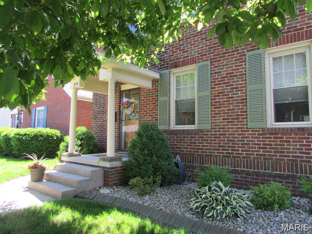 239 West Elm Street Alton, IL 62002 - Photo 3 of 23