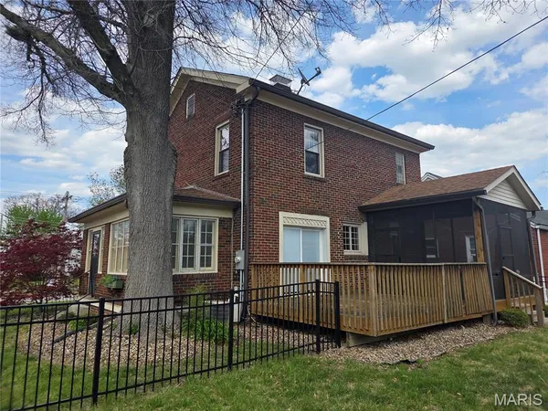 $159,000 | 239 West Elm Street, Alton, IL 62002