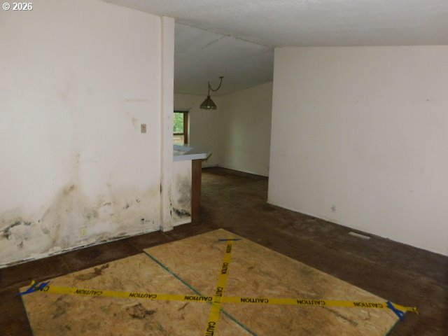 406 Chicago Street Northeast Albany, OR 97321 - Photo 5 of 19