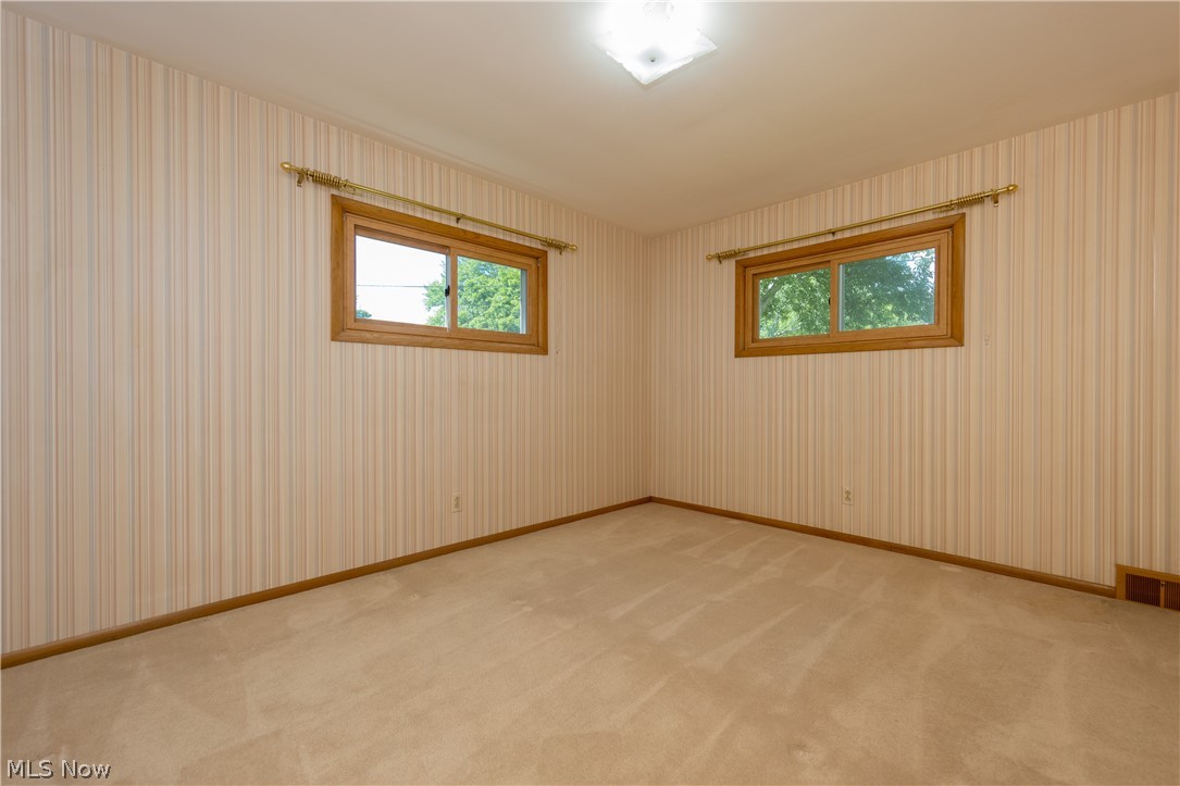 6426 Longridge Road Cleveland, OH 44124 - Photo 14 of 33