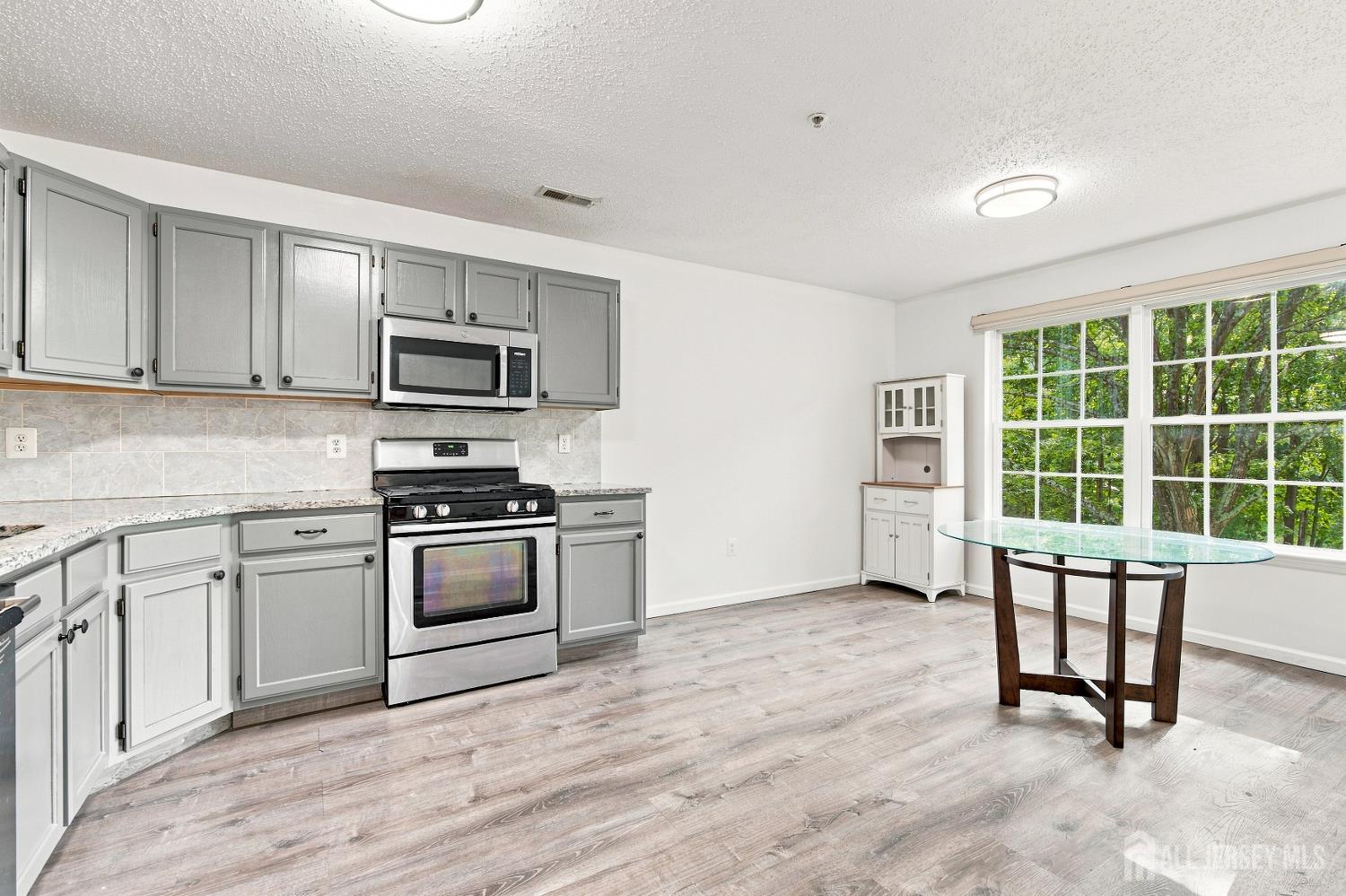 63 Prestwick Way Edison, NJ 08820 - Photo 6 of 29 Gallery Image 6