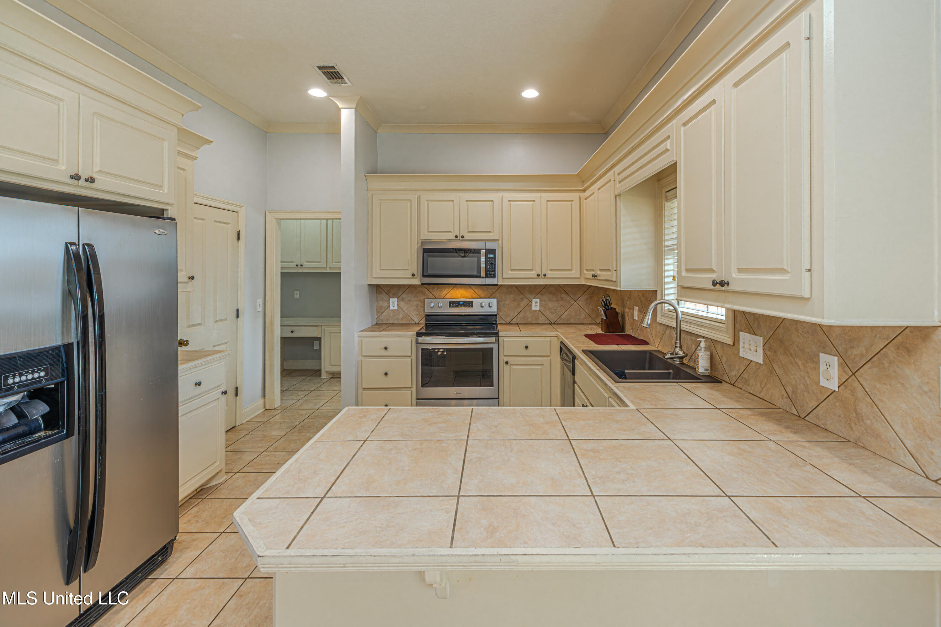 182 Harvey Crossing Canton, MS 39046 - Photo 6 of 35 1R4A1002 (1)