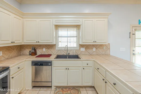 $274,000 | 182 Harvey Crossing, Canton, MS 39046