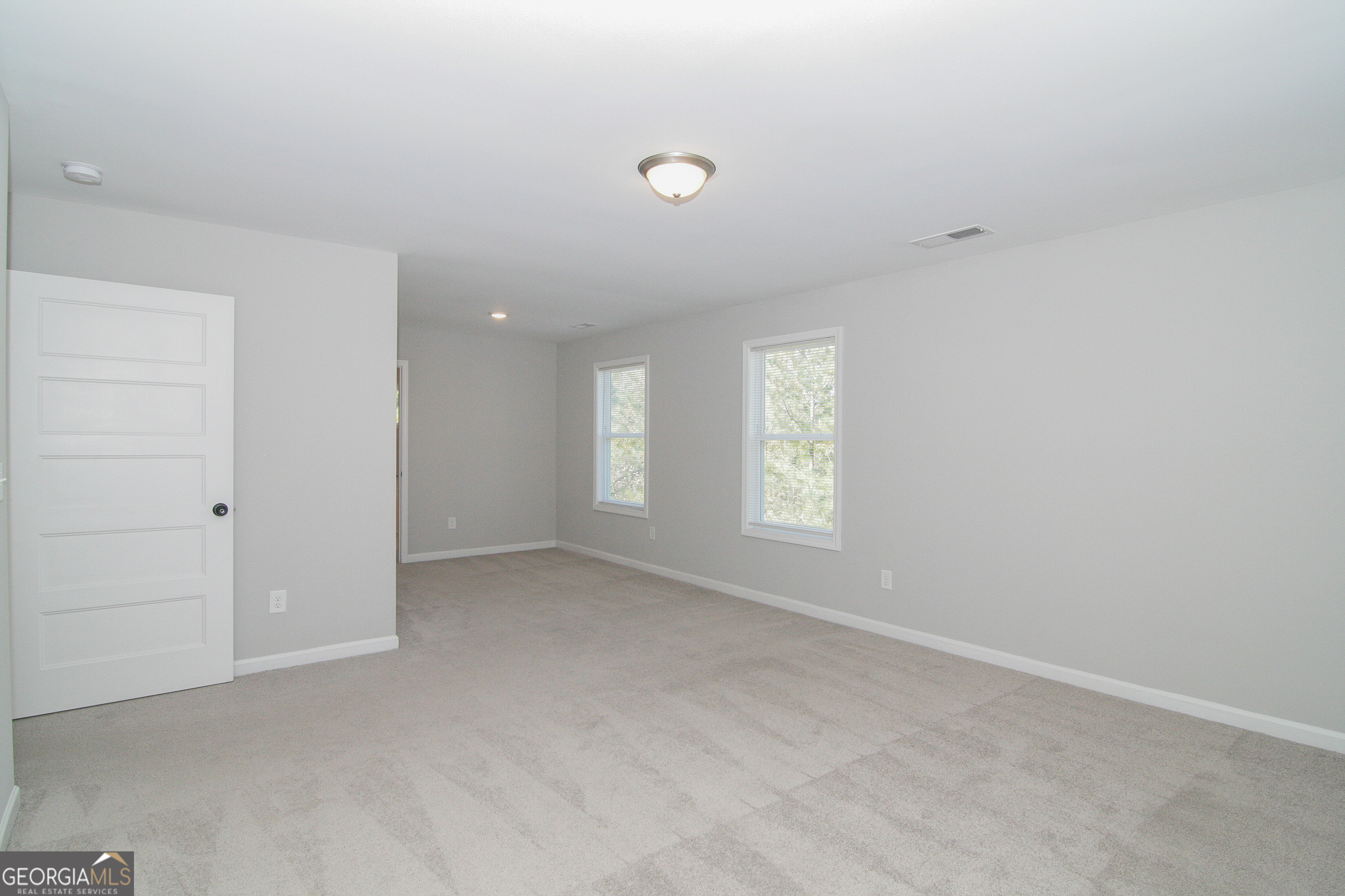 386 Springwater Way Bremen, GA 30110 - Photo 27 of 64 an empty room with windows and closet