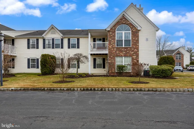 $295,000 | 2507 A Bluegrass Drive, Mount Laurel, NJ 08054