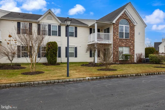 $295,000 | 2507 A Bluegrass Drive, Mount Laurel, NJ 08054