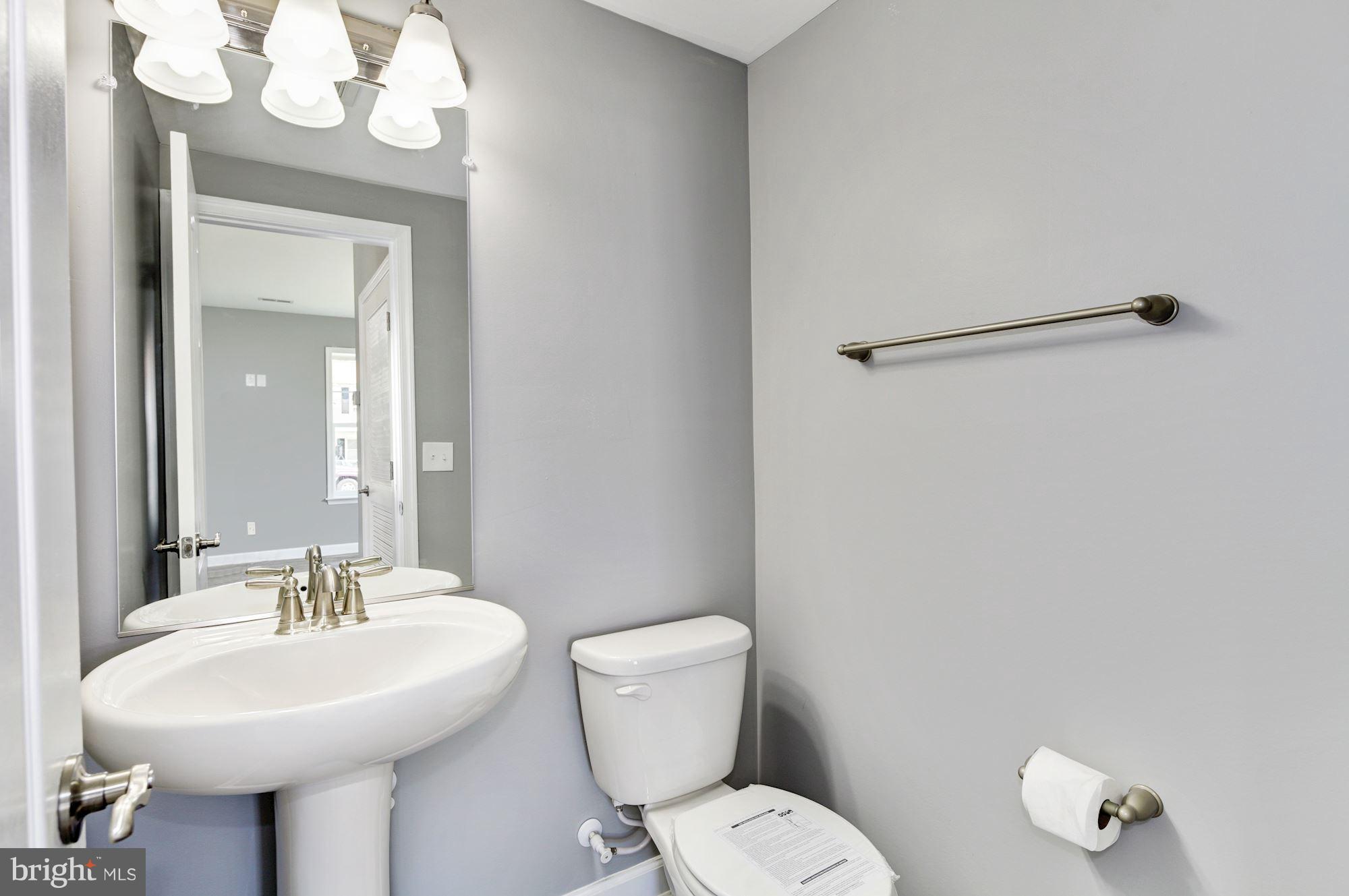 3415 Louth Road Baltimore, MD 21222 - Photo 15 of 28 Main Level Powder Room