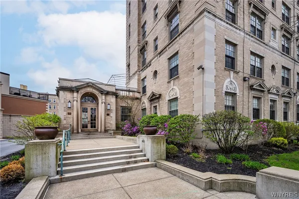 $599,000 | 33 Gates Circle, Unit 6B, Buffalo, NY 14222