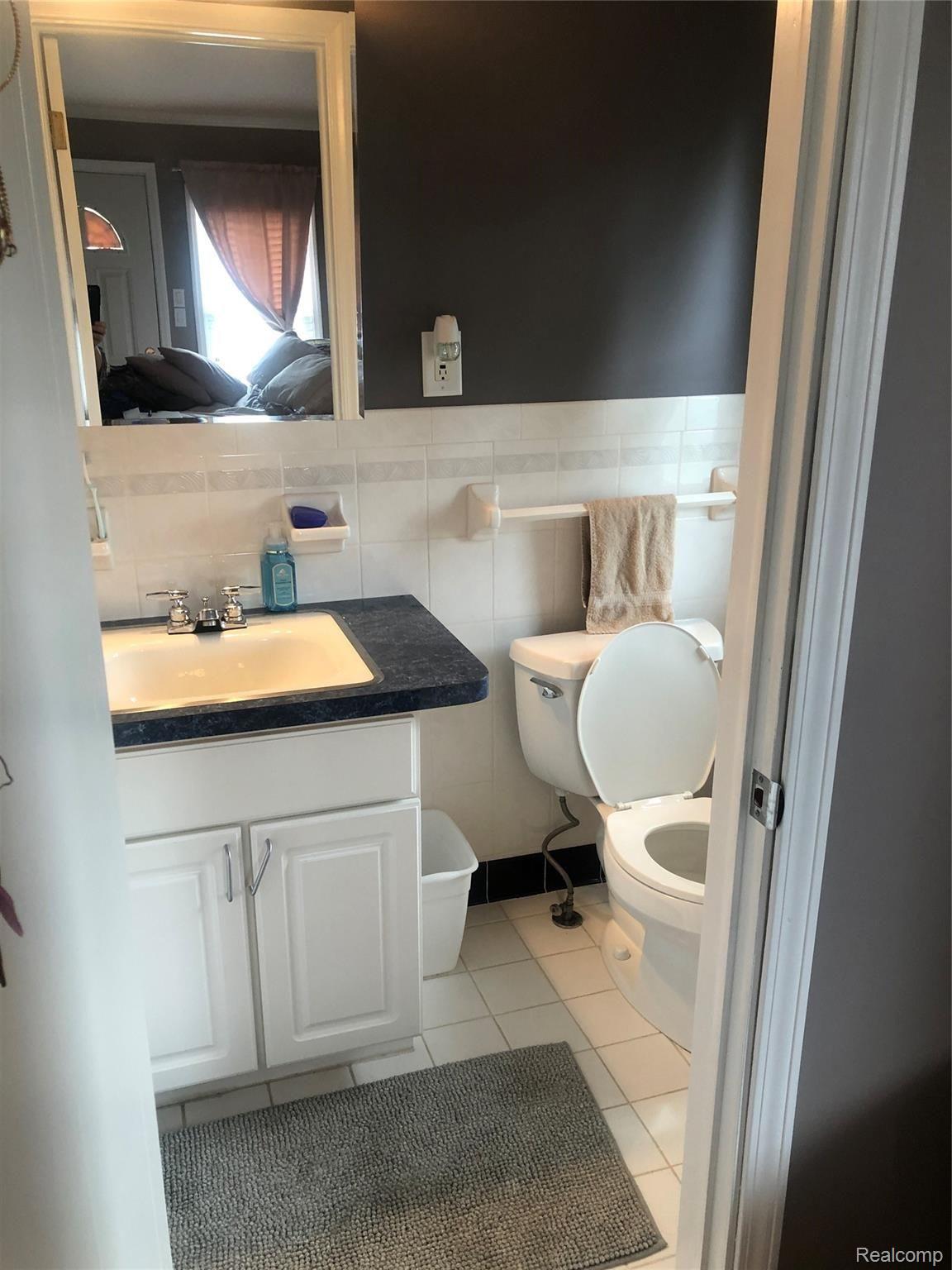 15759 Champaign Road Allen Park, MI 48101 - Photo 31 of 44 A0A9F0AA-E84F-4541-8809-748DFD15BCD2.jpeg