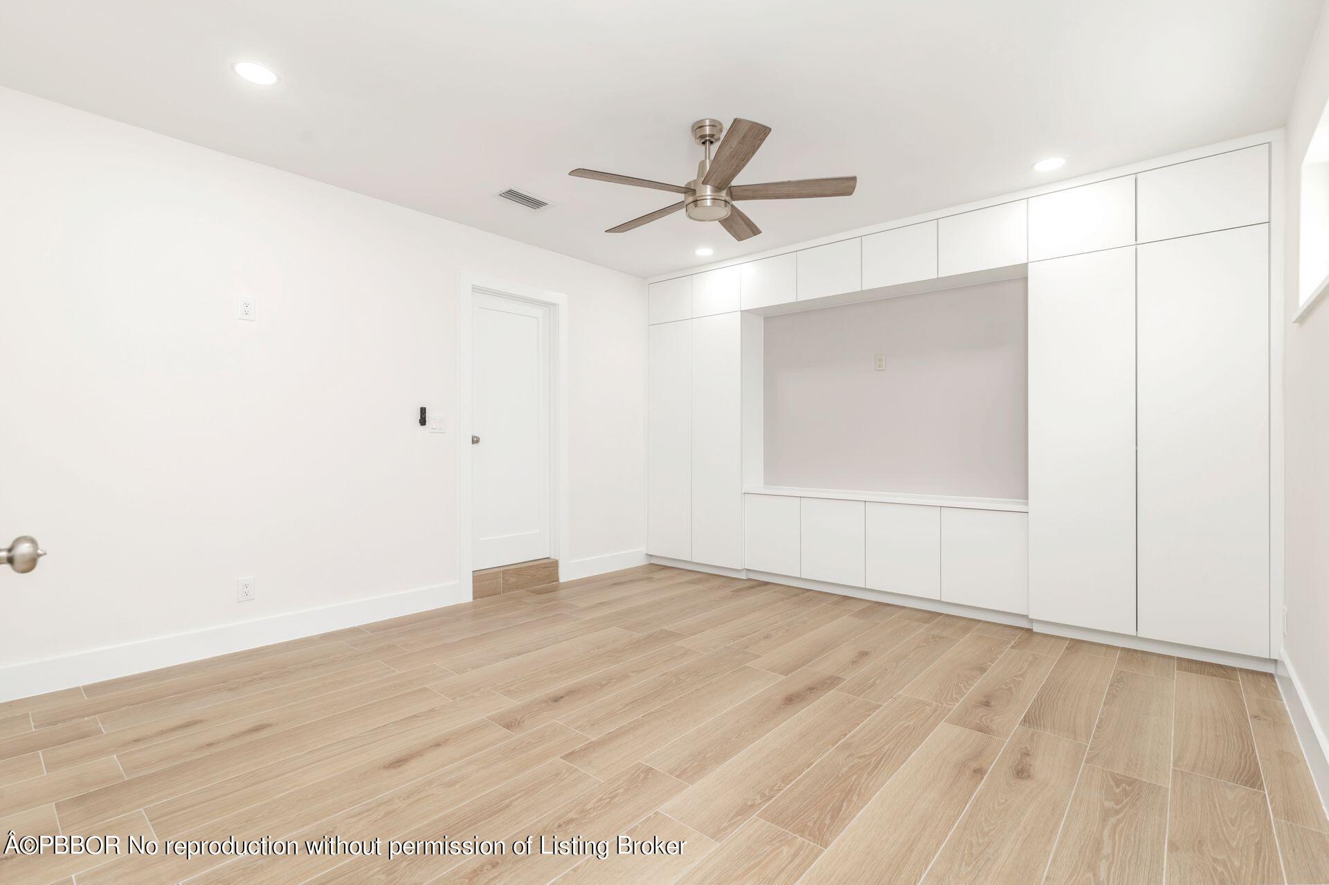 369 Franklin Road West Palm Beach, FL 33405 - Photo 13 of 31 17