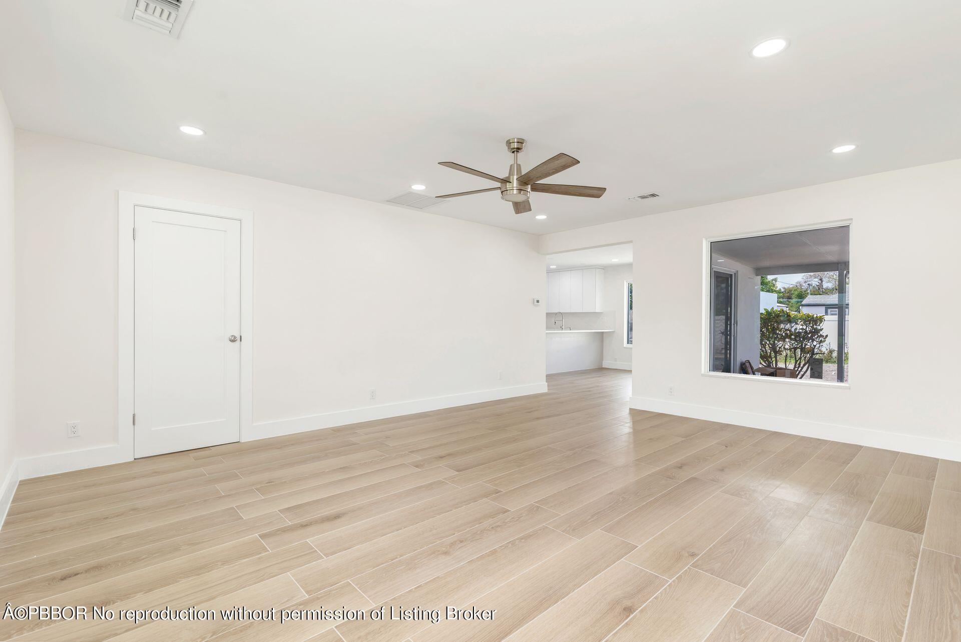 369 Franklin Road West Palm Beach, FL 33405 - Photo 3 of 31 5