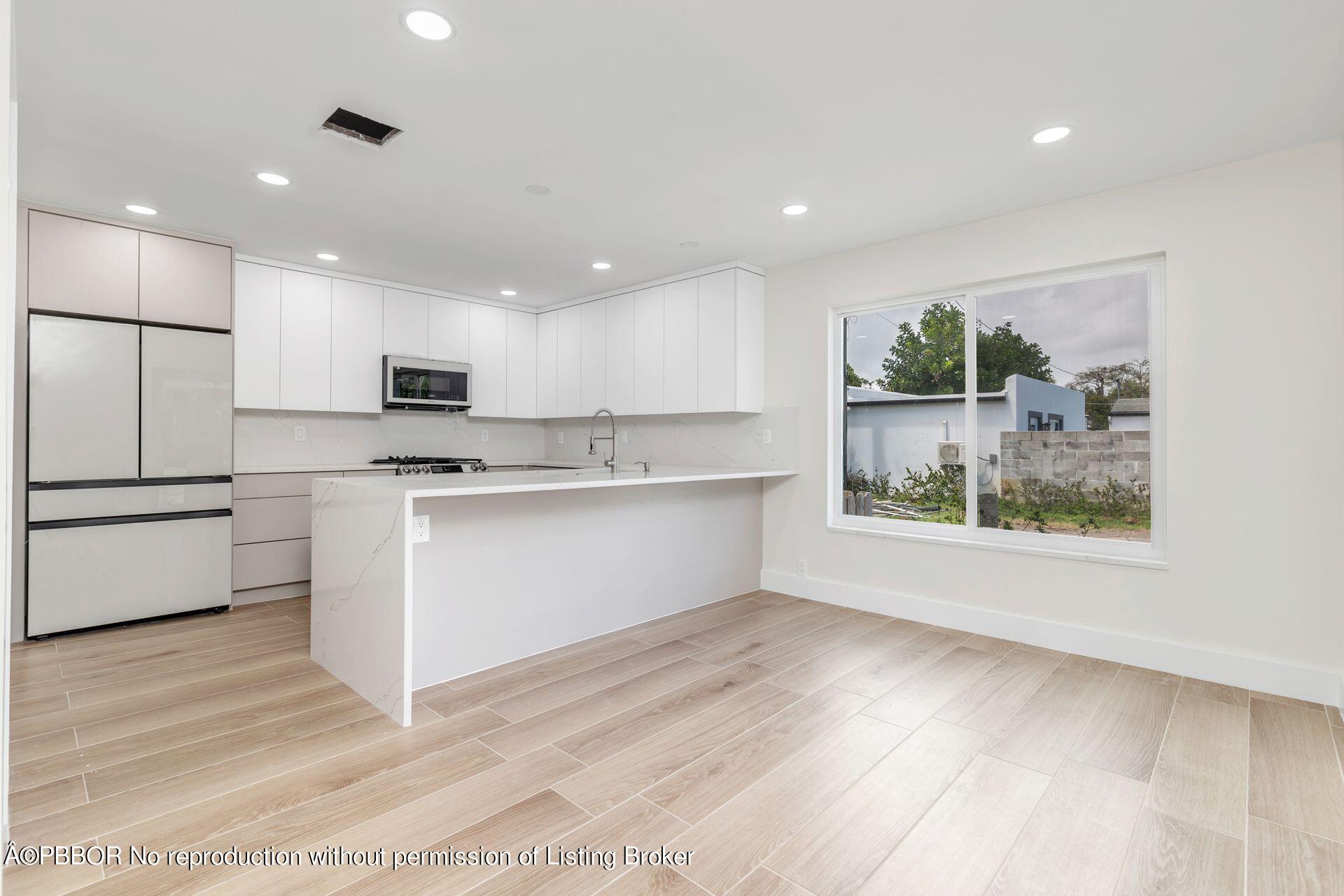 369 Franklin Road West Palm Beach, FL 33405 - Photo 5 of 31 8