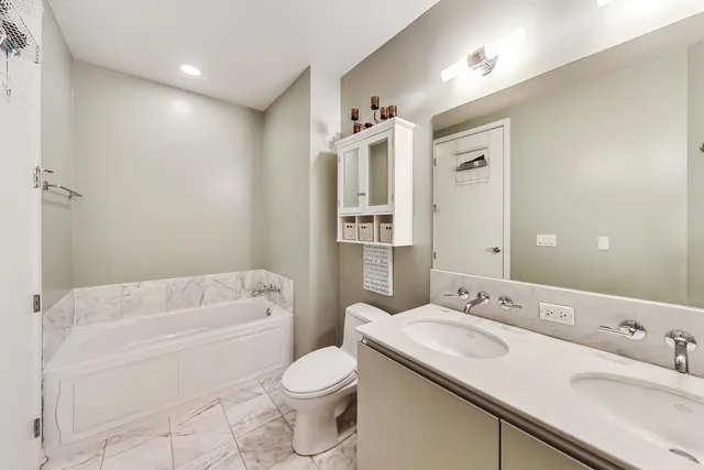 $4,000 | 600 North Fairbanks Court, Unit 1607, Chicago, IL 60611