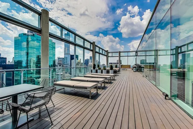 $4,000 | 600 North Fairbanks Court, Unit 1607, Chicago, IL 60611