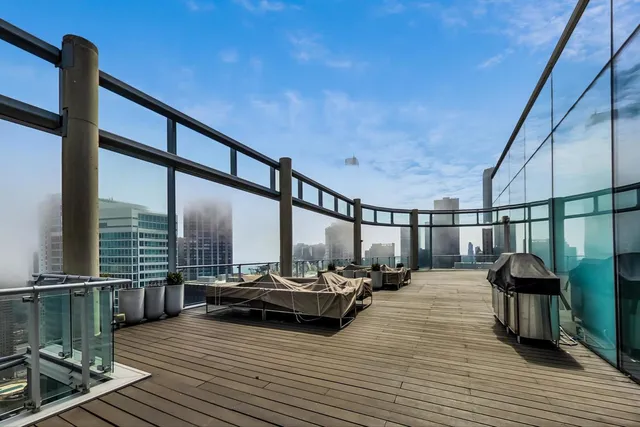 $4,000 | 600 North Fairbanks Court, Unit 1607, Chicago, IL 60611