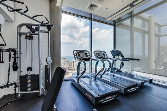 $4,000 | 600 North Fairbanks Court, Unit 1607, Chicago, IL 60611