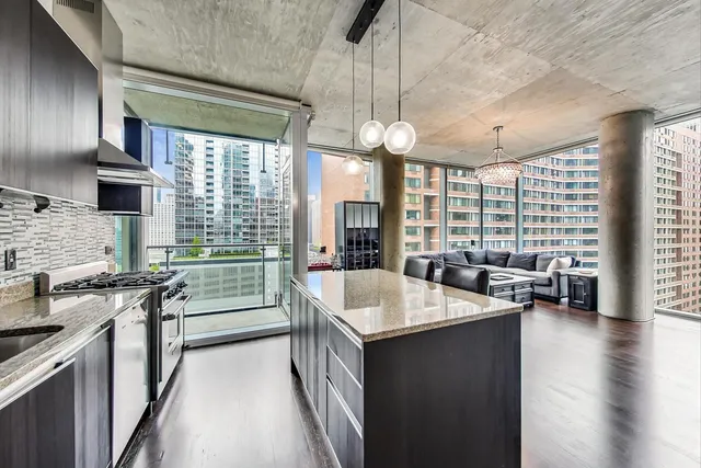 $4,000 | 600 North Fairbanks Court, Unit 1607, Chicago, IL 60611