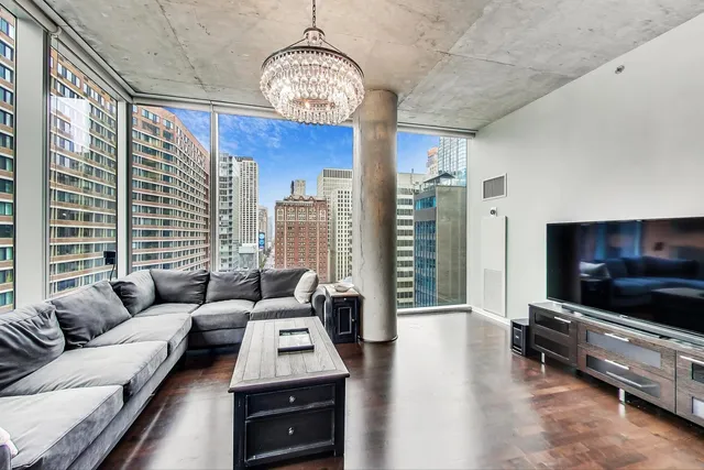 $4,000 | 600 North Fairbanks Court, Unit 1607, Chicago, IL 60611