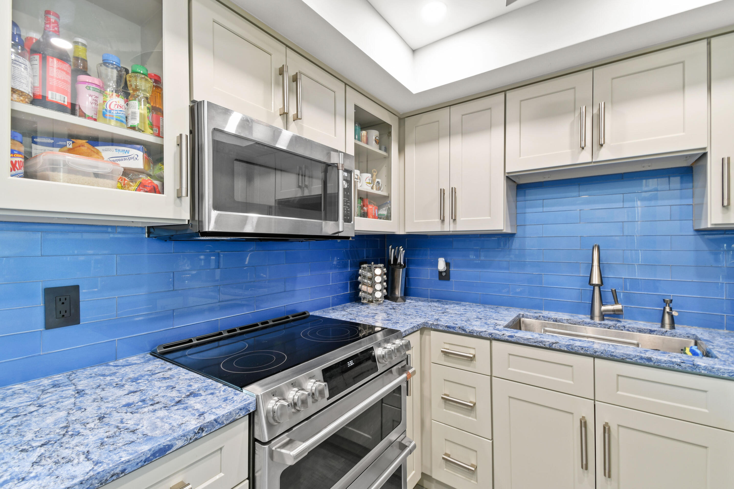 336 Golfview Road, Unit 707 North Palm Beach, FL 33408 - Photo 8 of 27 336GolfviewRd#707_12