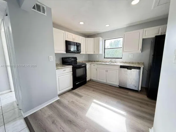 $1,900 | 1920 North Congress Avenue, Unit 201, West Palm Beach, FL 33401